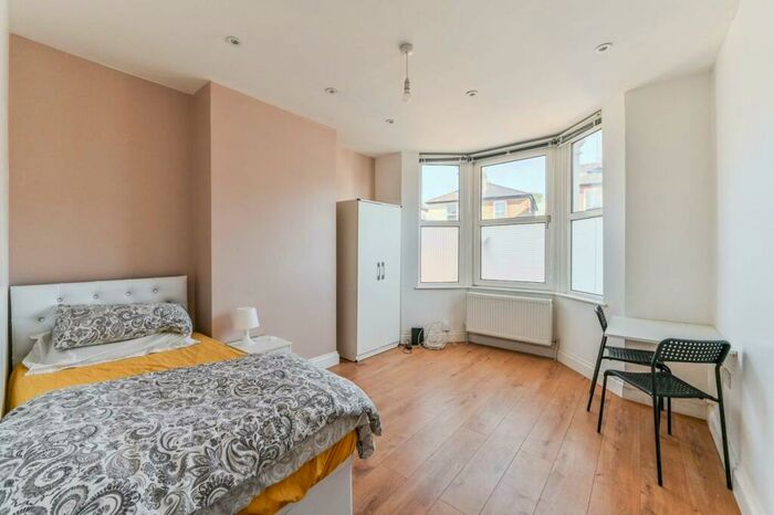 4 Bedroom Semi-Detached House To Rent In Portland Road, Kingston, Kingston Upon Thames, KT1