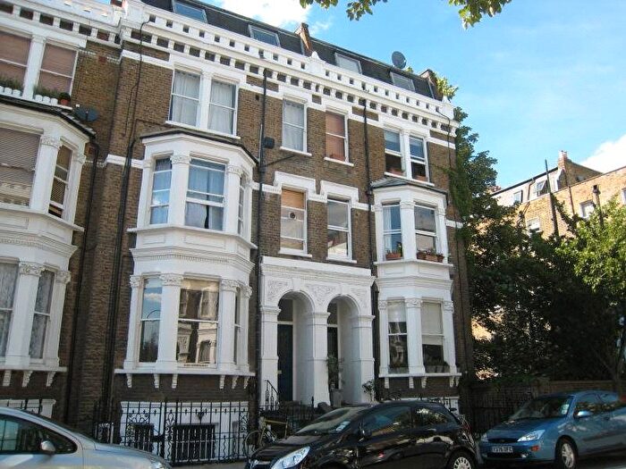 2 Bedroom Flat To Rent In Bolingbroke Road, London, W14