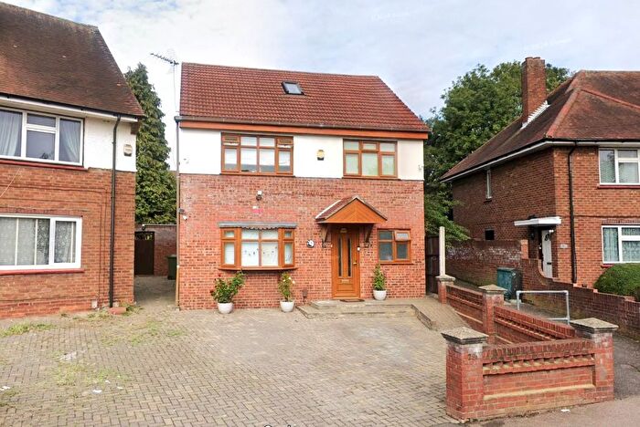 4 Bedroom Detached House To Rent In Chelmsford Avenue, Romford, RM5