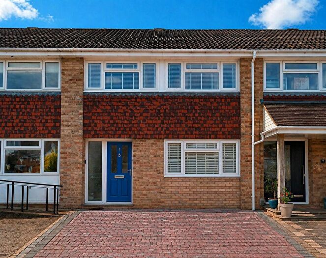3 Bedroom Terraced House For Sale In Amberley Close, Newbury, RG14