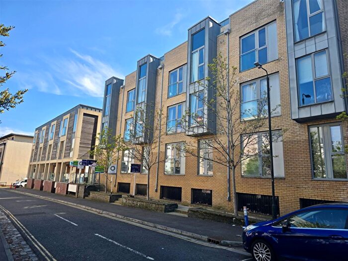 2 Bedroom Flat For Sale In Armidale Place, Bristol, BS6