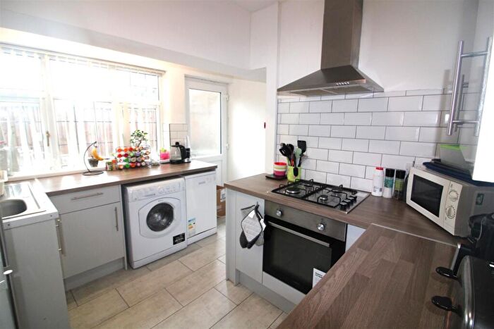 4 Bedroom Flat To Rent In Derby Road, Nottingham, NG7
