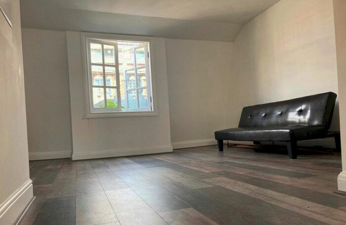 Studio To Rent In Bishops Bridge Road, London W2