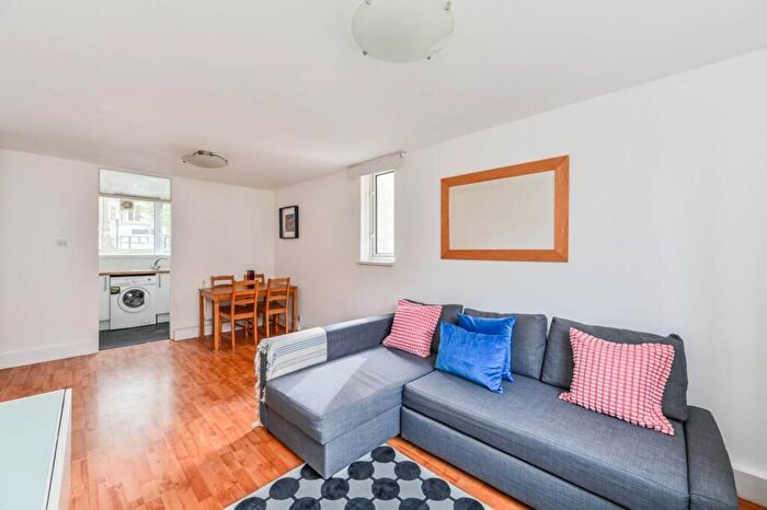 1 Bedroom Flat To Rent In Ashley Crescent, Battersea, London, SW11