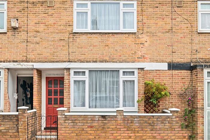 2 Bedroom Detached House For Sale In Ethnard Road, London, SE15