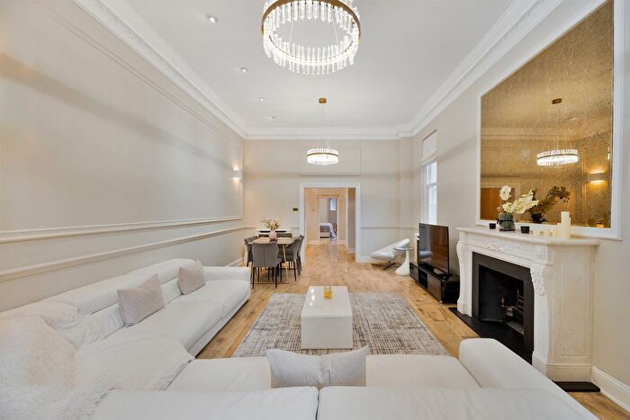 3 Bedroom Flat To Rent In Sloane Gardens, Knightsbridge, London, SW1W