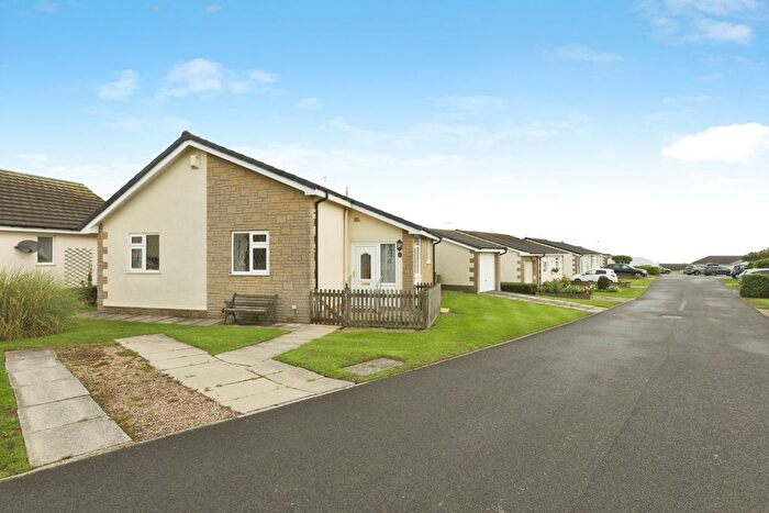 2 Bedroom Detached Bungalow For Sale In Knipe Point Drive, Scarborough, YO11