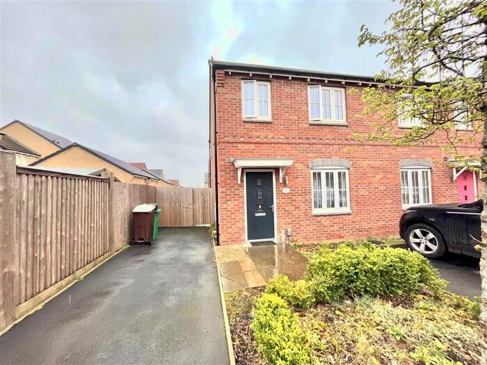3 Bedroom Property To Rent In Laxton Close, Nottingham, NG8