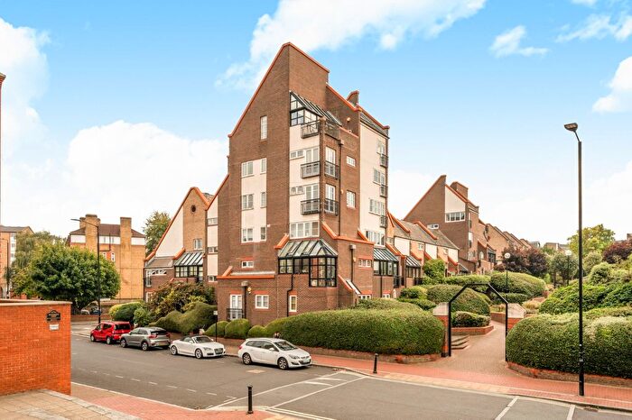2 Bedroom Flat For Sale In Heron Place, Rotherhithe, SE16