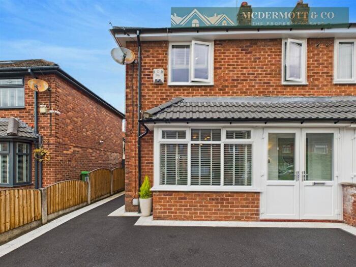 3 Bedroom Town House For Sale In Argyll Park Road, Failsworth, Manchester, M35