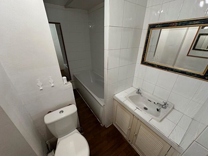 2 Bedroom Flat For Sale In Vine Street, Wallsend, Tyne And Wear, NE28