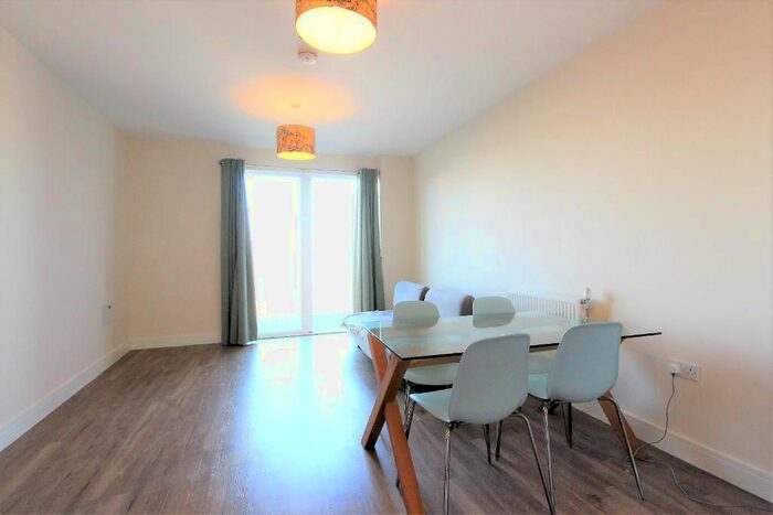 2 Bedroom Flat To Rent In Peninsula Quay, Pegasus Way, Gillingham, Kent, ME7