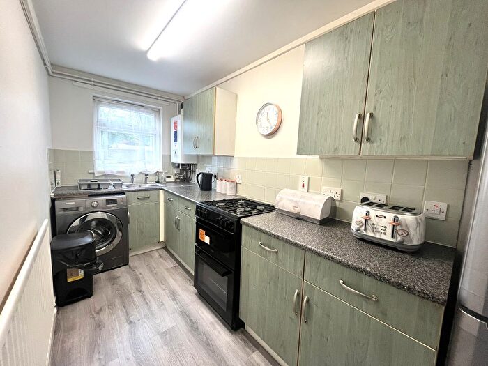 2 Bedroom Flat To Rent In Gilbert Close, Coventry, CV1