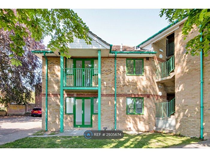 2 Bedroom Flat To Rent In Ellerslie Court, Gravesend, DA12