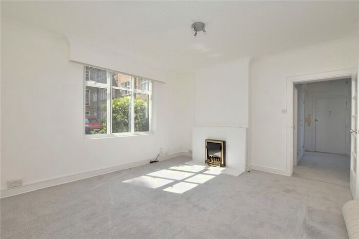 2 Bedroom Flat To Rent In The Lawns, Lee Terrace, London, SE3