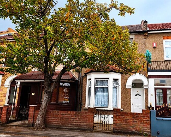 2 Bedroom Terraced House For Sale In Clacton Road, London, E6