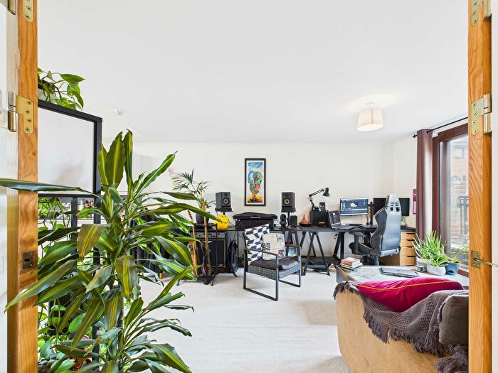 1 Bedroom Flat To Rent In Onega Gate, Surrey Quays, SE16