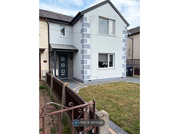 3 Bedroom Semi-detached House To Rent In Sherwood Avenue, Blackpool, FY3