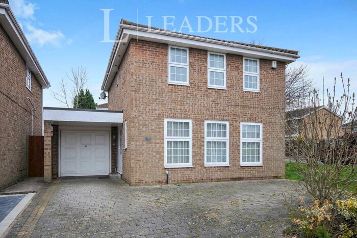 4 Bedroom Detached House To Rent In Fieldside Close, Farnborough, Orpington, BR6