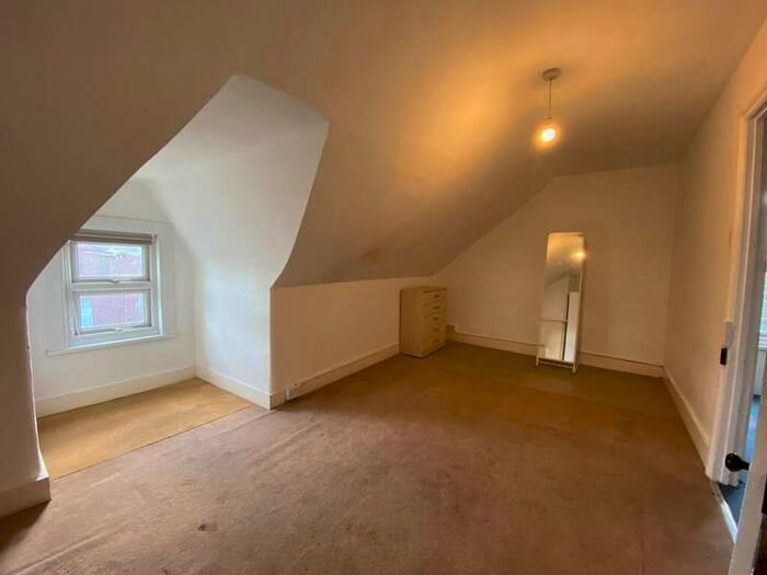 4 Bedroom Flat To Rent In Mitcham Lane, London, SW16