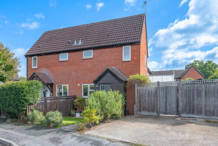 1 Bedroom End Of Terrace House To Rent In Bitterne Drive, Woking, GU21