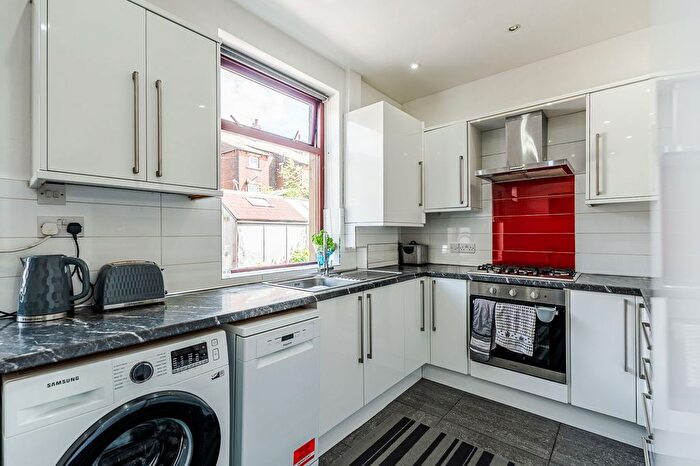 3 Bedroom Terraced House For Sale In Ravens Croft, Dewsbury, WF13