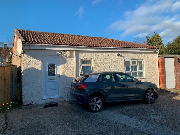 2 Bedroom Detached House To Rent In Bruce Drive, South Croydon, CR2