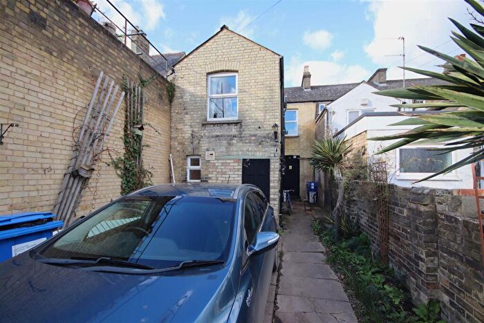 3 Bedroom House To Rent In Chesterton Road, Cambridge, CB4