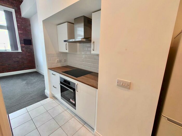 1 Bedroom Apartment To Rent In Crocketts Lane, Smethwick, Birmingham, B66