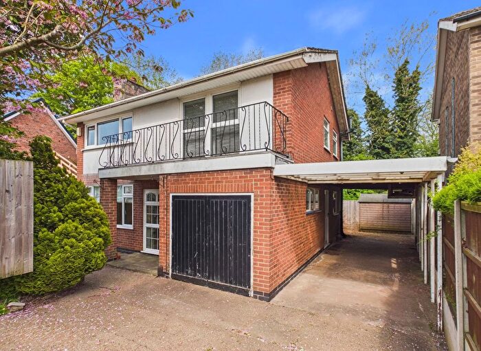 4 Bedroom Detached House For Sale In Weaverthorpe Road, Woodthorpe, Nottingham, NG5