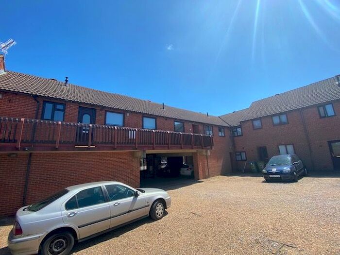 2 Bedroom Flat To Rent In St. Georges Court, Fareham, PO16