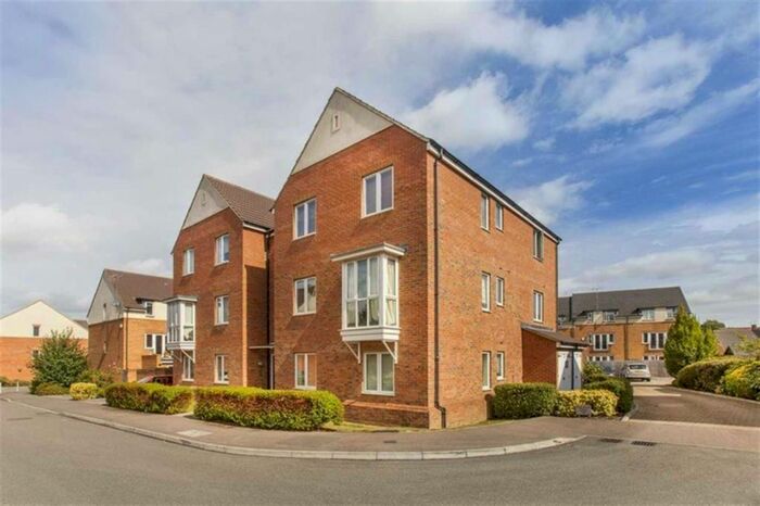 2 Bedroom Flat To Rent In Chaucer Grove, Borehamwood, WD6