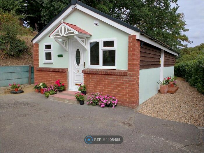 1 Bedroom Bungalow To Rent In North Stifford, North Stifford, Grays, RM16