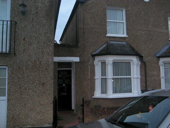 2 Bedroom Villa To Rent In Dering Road, Croydon, Surrey, CR0