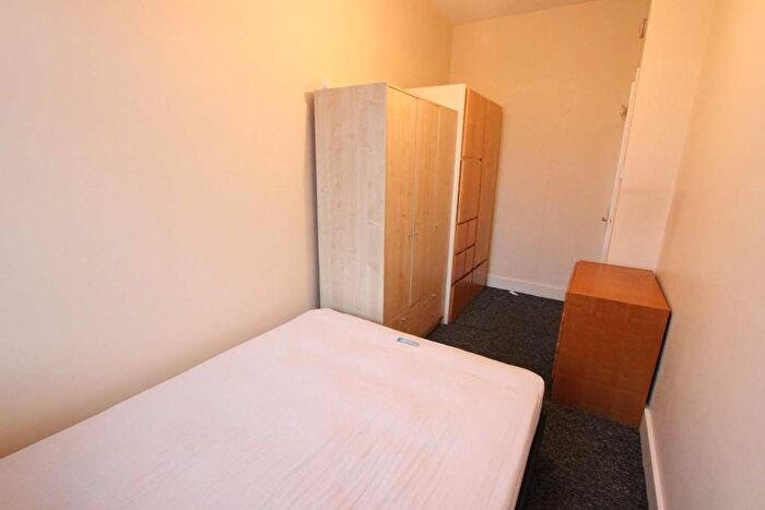 2 Bedroom Flat To Rent In North End Road, London, W14