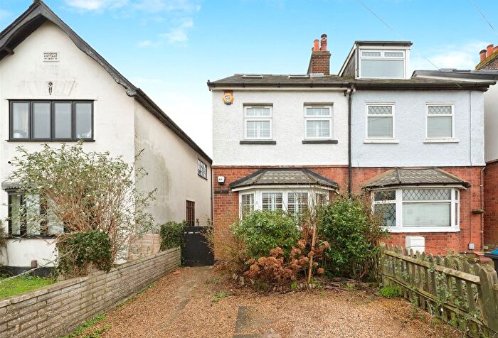 4 Bedroom Semi-Detached House For Sale In Leatherhead Road, Chessington, Surrey, KT9