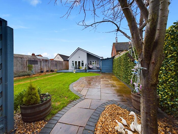 4 Bedroom Detached Bungalow For Sale In Peterborough Road, Farcet, PE7