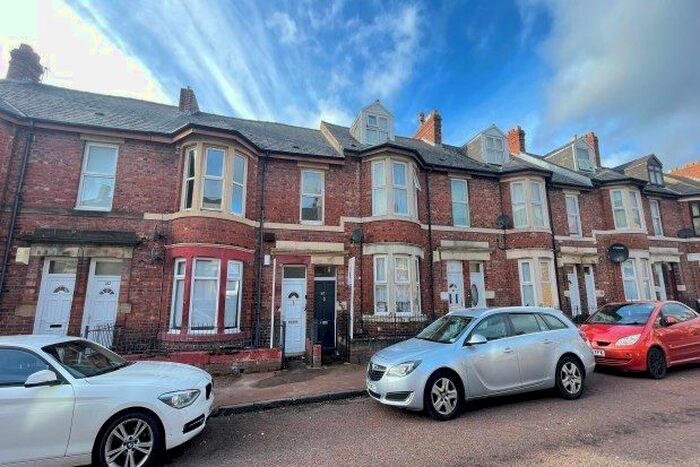 3 Bedroom Flat To Rent In Rodsley Avenue, Gateshead, NE8