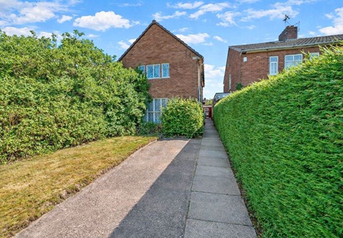 3 Bedroom Semi Detached House For Sale In Hawthorn Road, Walsall, WS4