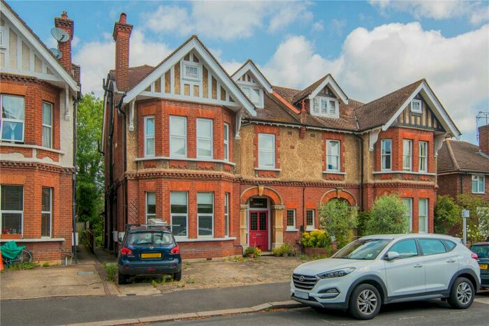 Apartment To Rent In Vicarage Road, Hampton Wick, KT1