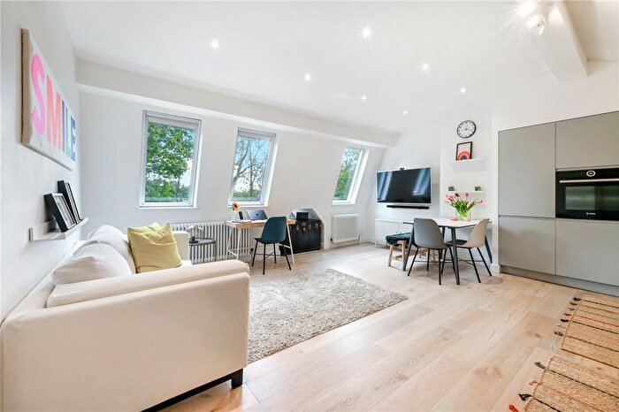 2 Bedroom Maisonette For Sale In Rocks Lane, Barnes, London, SW13