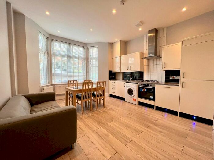 1 Bedroom Flat To Rent In Thornton Avenue, London, SW2