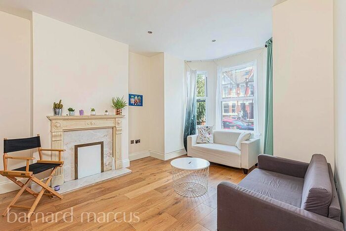 4 Bedroom Property To Rent In Bosworth Road, London, N11
