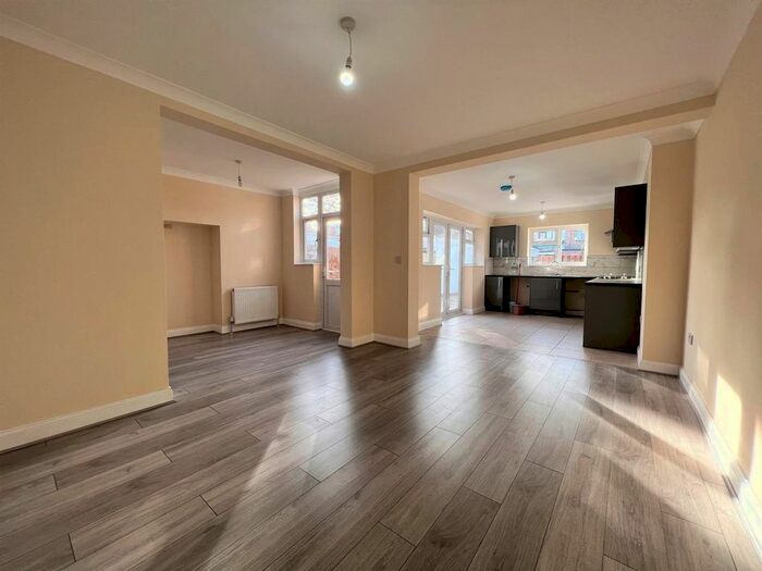 4 Bedroom Semi-Detached House To Rent In Elmcroft Avenue, London, N9