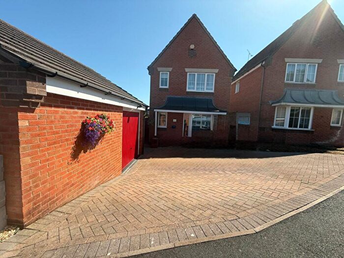 3 Bedroom Semi-Detached House For Sale In Shireland Lane, Redditch, B97
