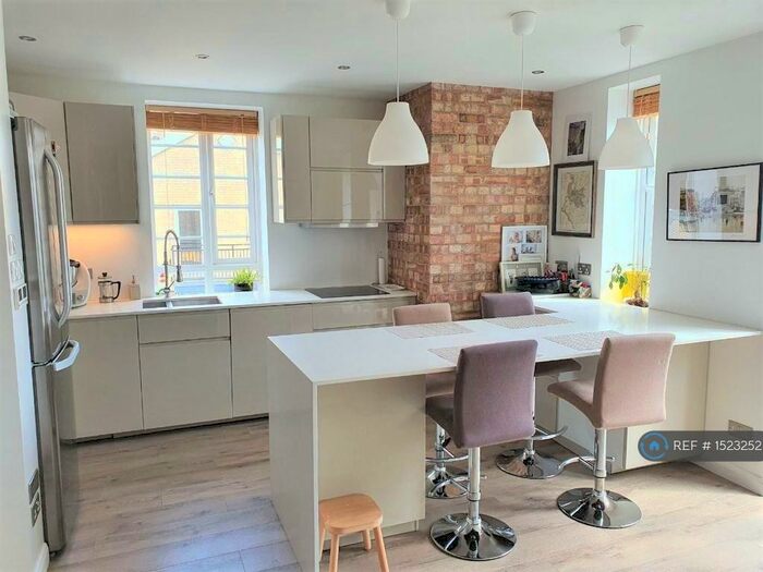 2 Bedroom Flat To Rent In Timbrell Place, London, SE16