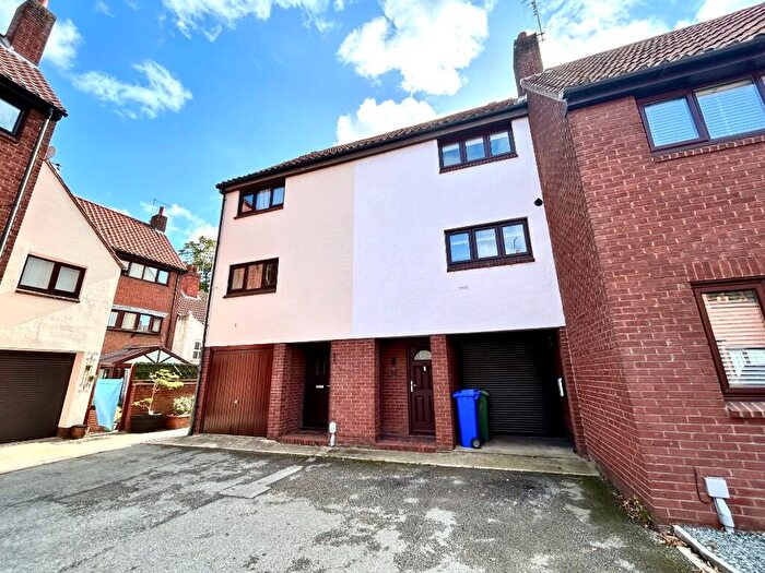 3 Bedroom Town House To Rent In Globe Mews, Beverley, East Riding Of Yorkshire, HU17