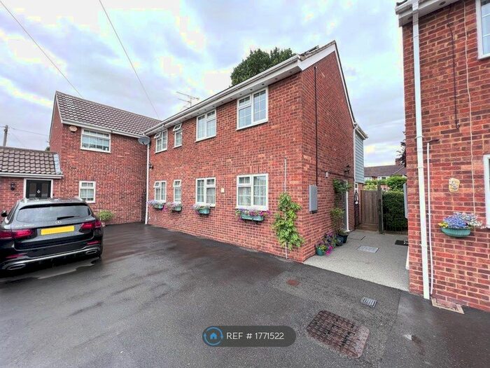 4 Bedroom Detached House To Rent In Spencer Close, Stansted, CM24