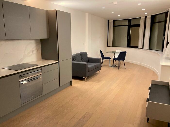 2 Bedroom Flat To Rent In Very Near Pc World Area, Brentford, TW8