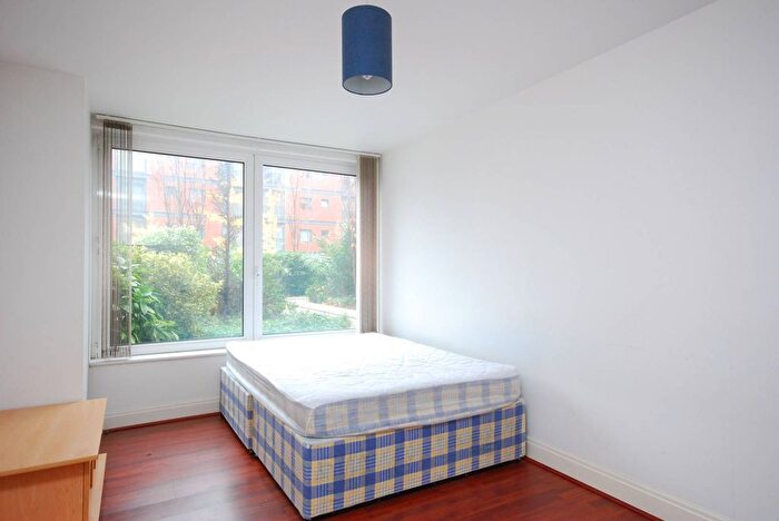 2 Bedroom Flat To Rent In Holland Gardens, Brentford, TW8